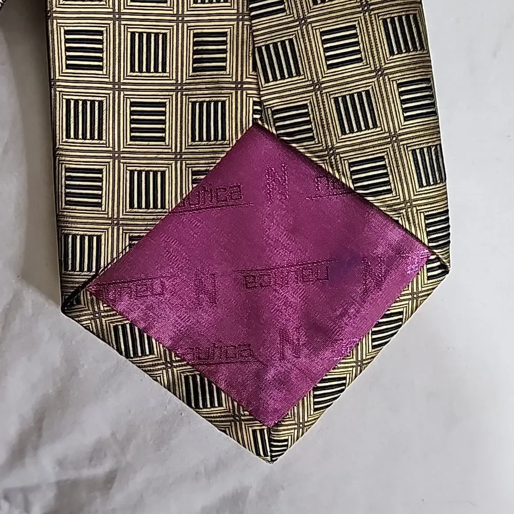 Nautica Tie 100 Percent Silk Greenish Yellow and Black Width 3.75